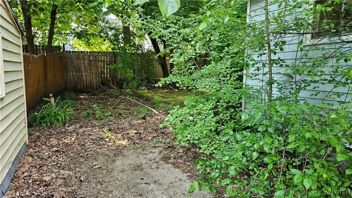 198 Mulberry Street, Buffalo, New York 14204, Buffalo, New York 14204, 4 Bedrooms Bedrooms, 8 Rooms Rooms,1 BathroomBathrooms,Residential,For Sale,198 Mulberry Street, Buffalo, New York 14204,B1611650