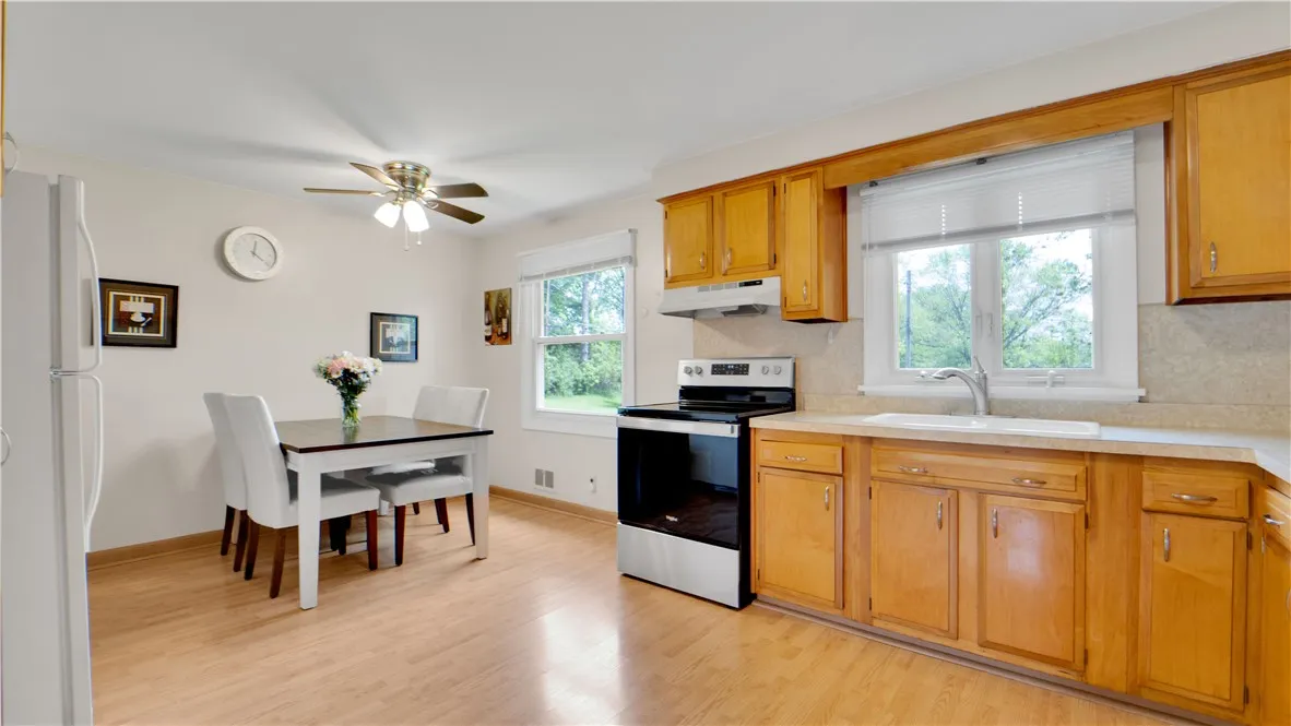 42 Rigney Lane, Greece, New York 14612, Greece, New York 14612, 3 Bedrooms Bedrooms, 6 Rooms Rooms,1 BathroomBathrooms,Residential,Closed,42 Rigney Lane, Greece, New York 14612,R1610052