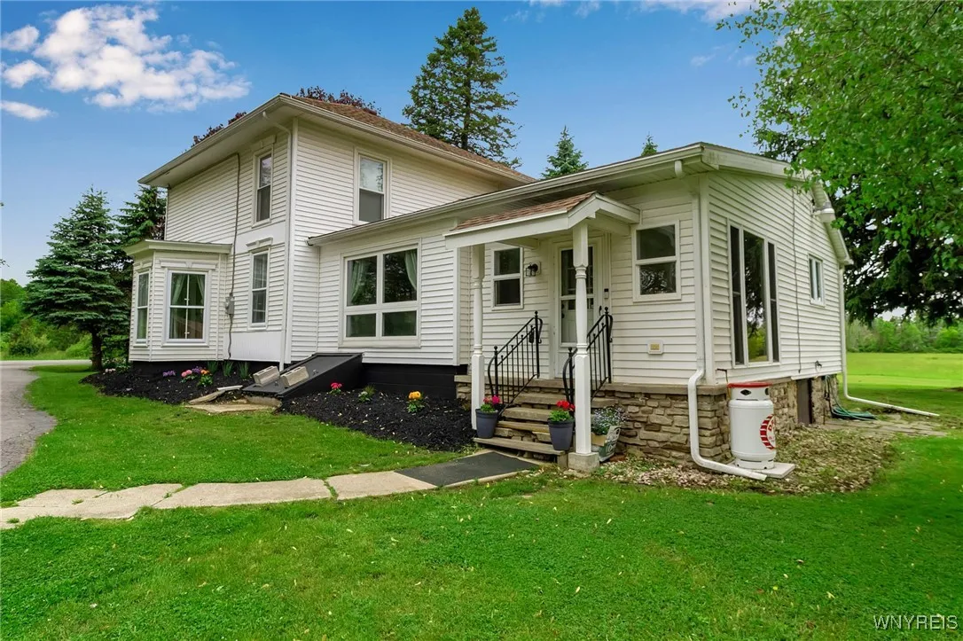 3293 Hartland Road, Hartland, New York 14067, Hartland, New York 14067, 3 Bedrooms Bedrooms, 6 Rooms Rooms,1 BathroomBathrooms,Residential,Closed,3293 Hartland Road, Hartland, New York 14067,0,B1611061