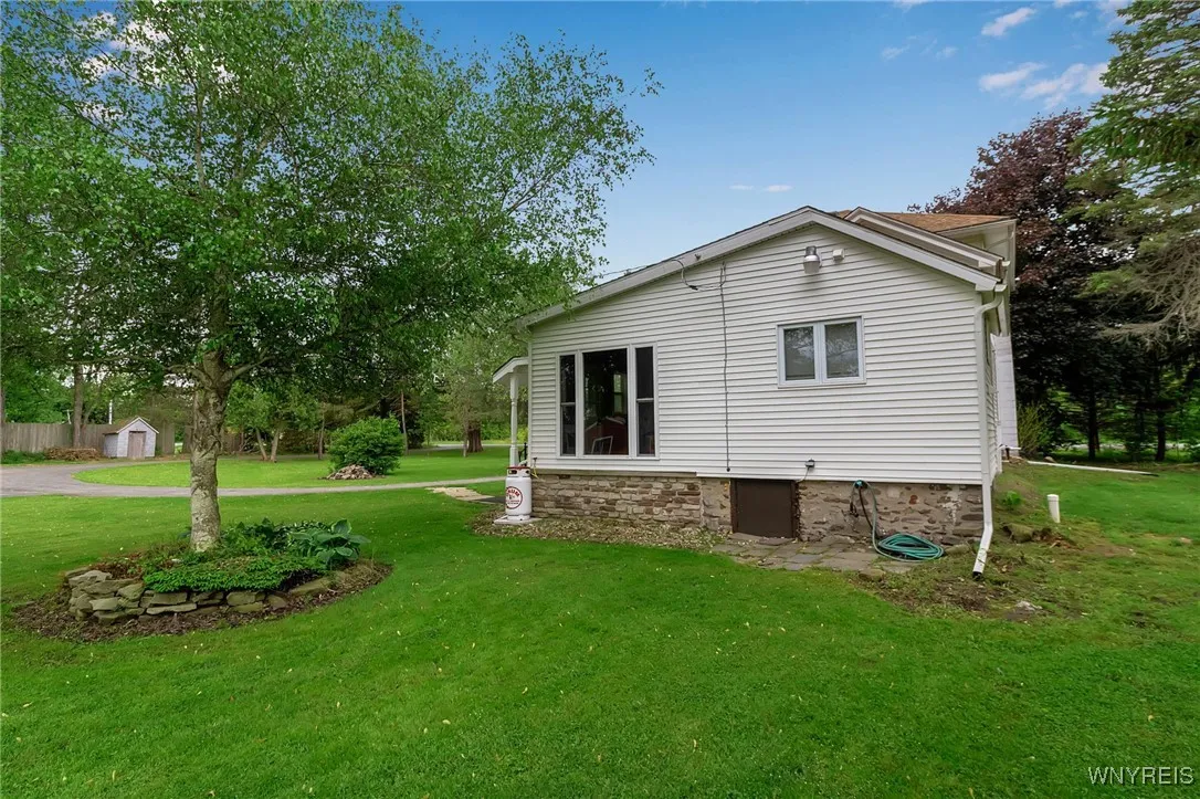 3293 Hartland Road, Hartland, New York 14067, Hartland, New York 14067, 3 Bedrooms Bedrooms, 6 Rooms Rooms,1 BathroomBathrooms,Residential,Closed,3293 Hartland Road, Hartland, New York 14067,0,B1611061