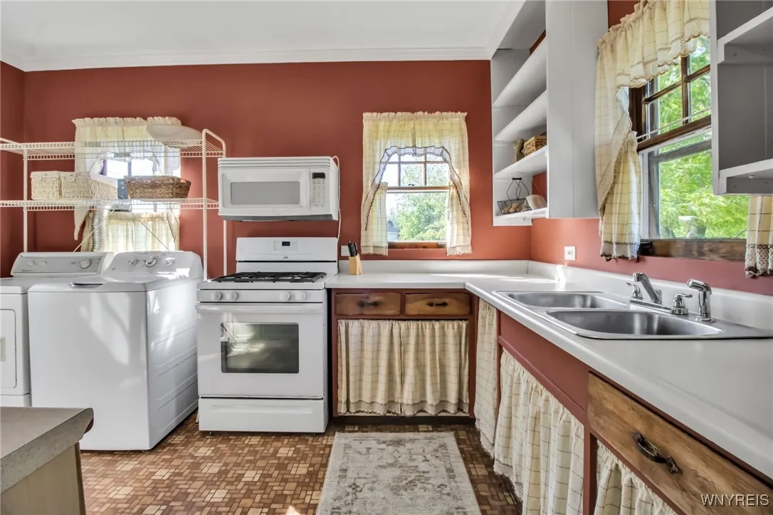 2653 Wende Road, Alden, New York 14004, Alden, New York 14004, 3 Bedrooms Bedrooms, 8 Rooms Rooms,1 BathroomBathrooms,Residential,Closed,2653 Wende Road, Alden, New York 14004,0,B1611465