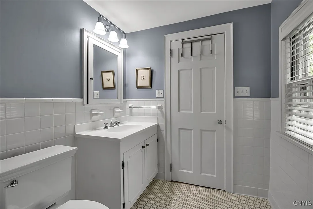 11 S Meadow Dr, Orchard Park, New York 14127, Orchard Park, New York 14127, 4 Bedrooms Bedrooms, 10 Rooms Rooms,3 BathroomsBathrooms,Residential,For Sale,11 S Meadow Dr, Orchard Park, New York 14127,S1611425