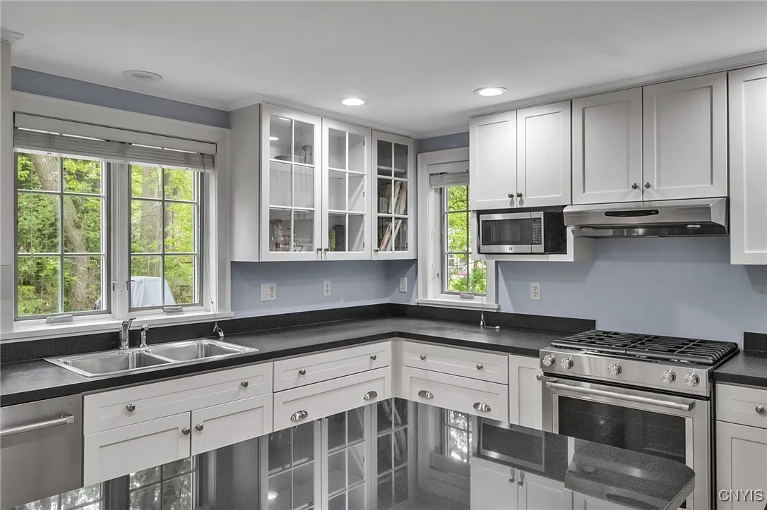 11 S Meadow Dr, Orchard Park, New York 14127, Orchard Park, New York 14127, 4 Bedrooms Bedrooms, 10 Rooms Rooms,3 BathroomsBathrooms,Residential,For Sale,11 S Meadow Dr, Orchard Park, New York 14127,S1611425