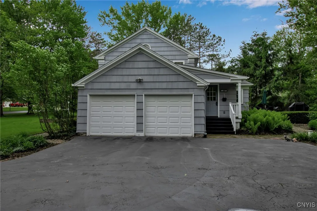 11 S Meadow Dr, Orchard Park, New York 14127, Orchard Park, New York 14127, 4 Bedrooms Bedrooms, 10 Rooms Rooms,3 BathroomsBathrooms,Residential,For Sale,11 S Meadow Dr, Orchard Park, New York 14127,S1611425