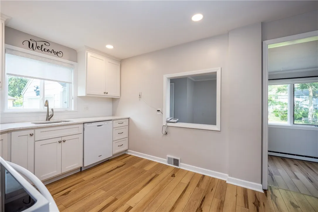 1711 N Winton Road, Irondequoit, New York 14609, Irondequoit, New York 14609, 3 Bedrooms Bedrooms, 7 Rooms Rooms,1 BathroomBathrooms,Residential,Closed,1711 N Winton Road, Irondequoit, New York 14609,R1611822