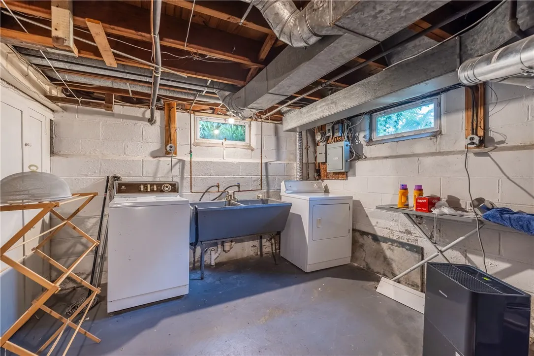1711 N Winton Road, Irondequoit, New York 14609, Irondequoit, New York 14609, 3 Bedrooms Bedrooms, 7 Rooms Rooms,1 BathroomBathrooms,Residential,Closed,1711 N Winton Road, Irondequoit, New York 14609,R1611822