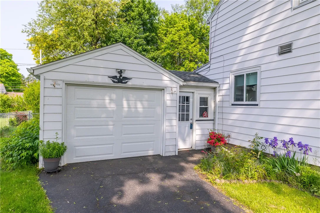 1711 N Winton Road, Irondequoit, New York 14609, Irondequoit, New York 14609, 3 Bedrooms Bedrooms, 7 Rooms Rooms,1 BathroomBathrooms,Residential,Closed,1711 N Winton Road, Irondequoit, New York 14609,R1611822