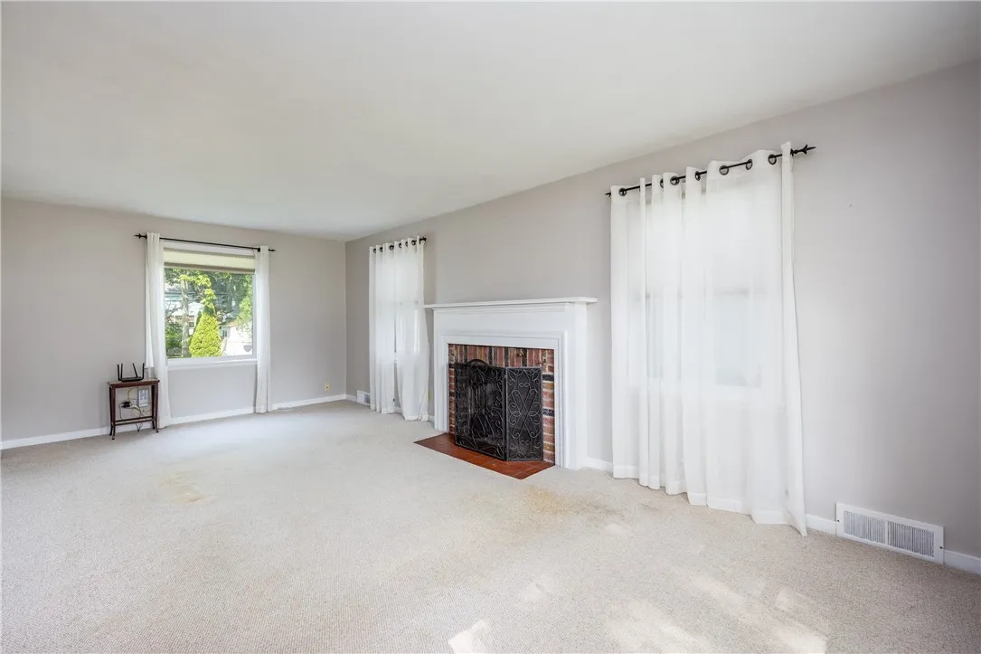 1711 N Winton Road, Irondequoit, New York 14609, Irondequoit, New York 14609, 3 Bedrooms Bedrooms, 7 Rooms Rooms,1 BathroomBathrooms,Residential,Closed,1711 N Winton Road, Irondequoit, New York 14609,R1611822