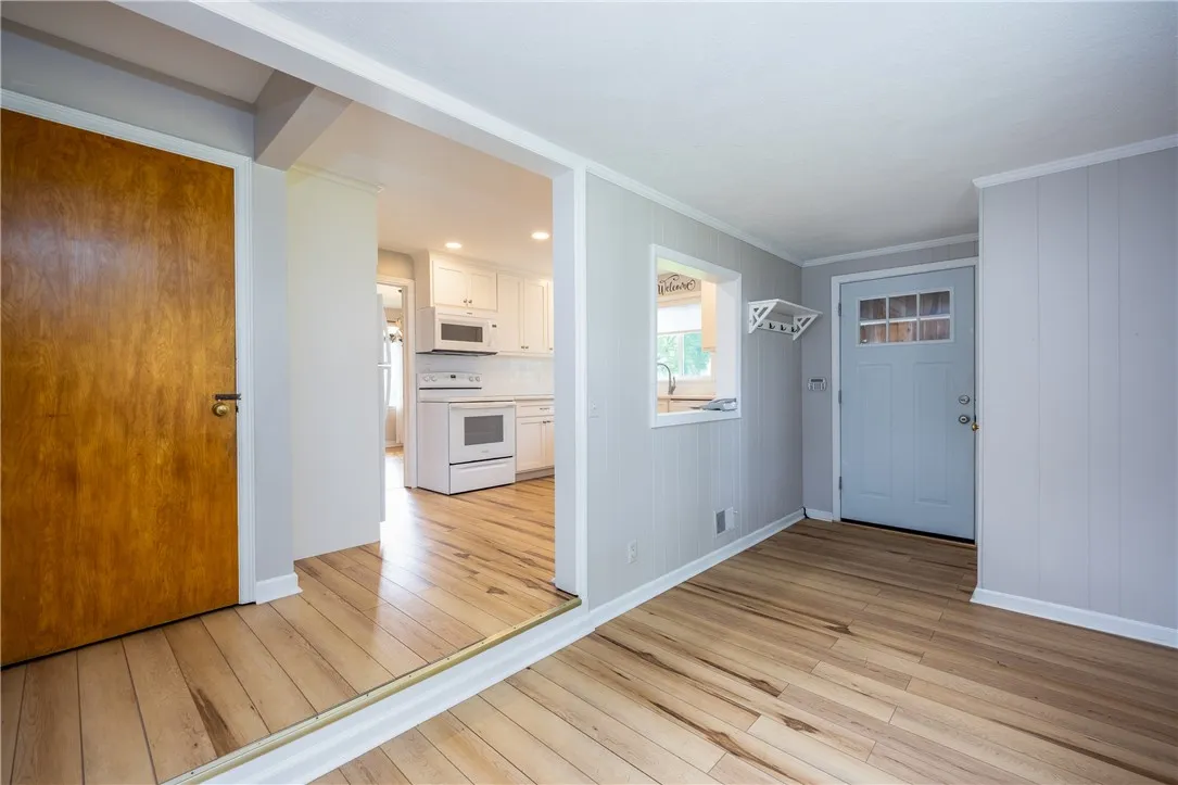 1711 N Winton Road, Irondequoit, New York 14609, Irondequoit, New York 14609, 3 Bedrooms Bedrooms, 7 Rooms Rooms,1 BathroomBathrooms,Residential,Closed,1711 N Winton Road, Irondequoit, New York 14609,R1611822