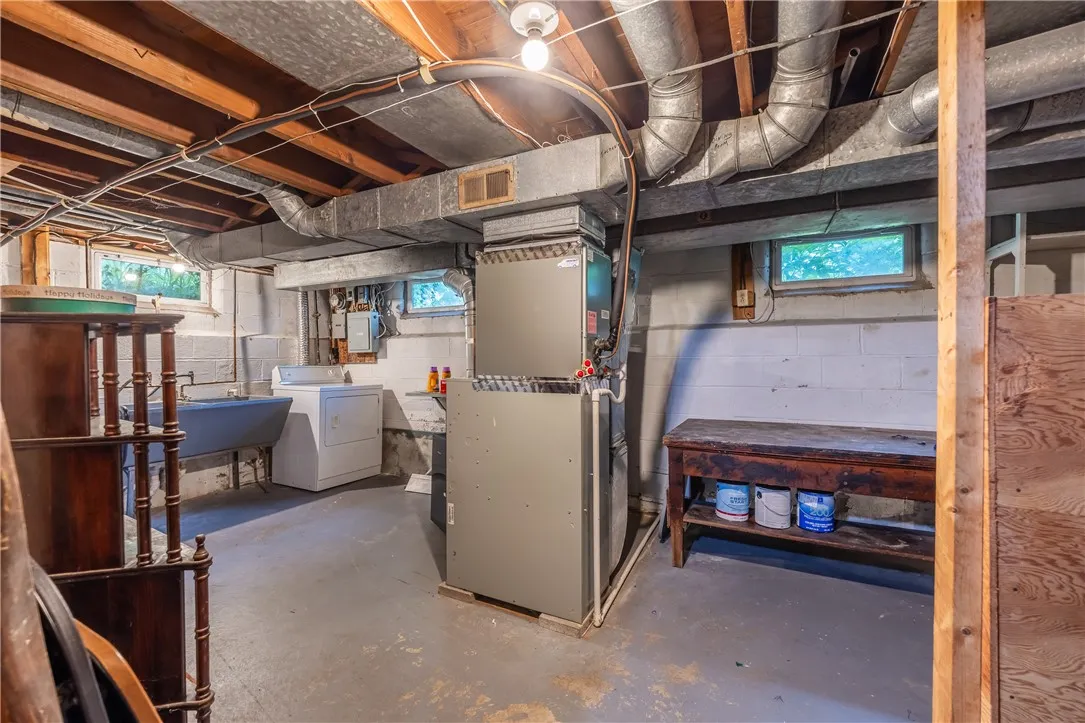 1711 N Winton Road, Irondequoit, New York 14609, Irondequoit, New York 14609, 3 Bedrooms Bedrooms, 7 Rooms Rooms,1 BathroomBathrooms,Residential,Closed,1711 N Winton Road, Irondequoit, New York 14609,R1611822