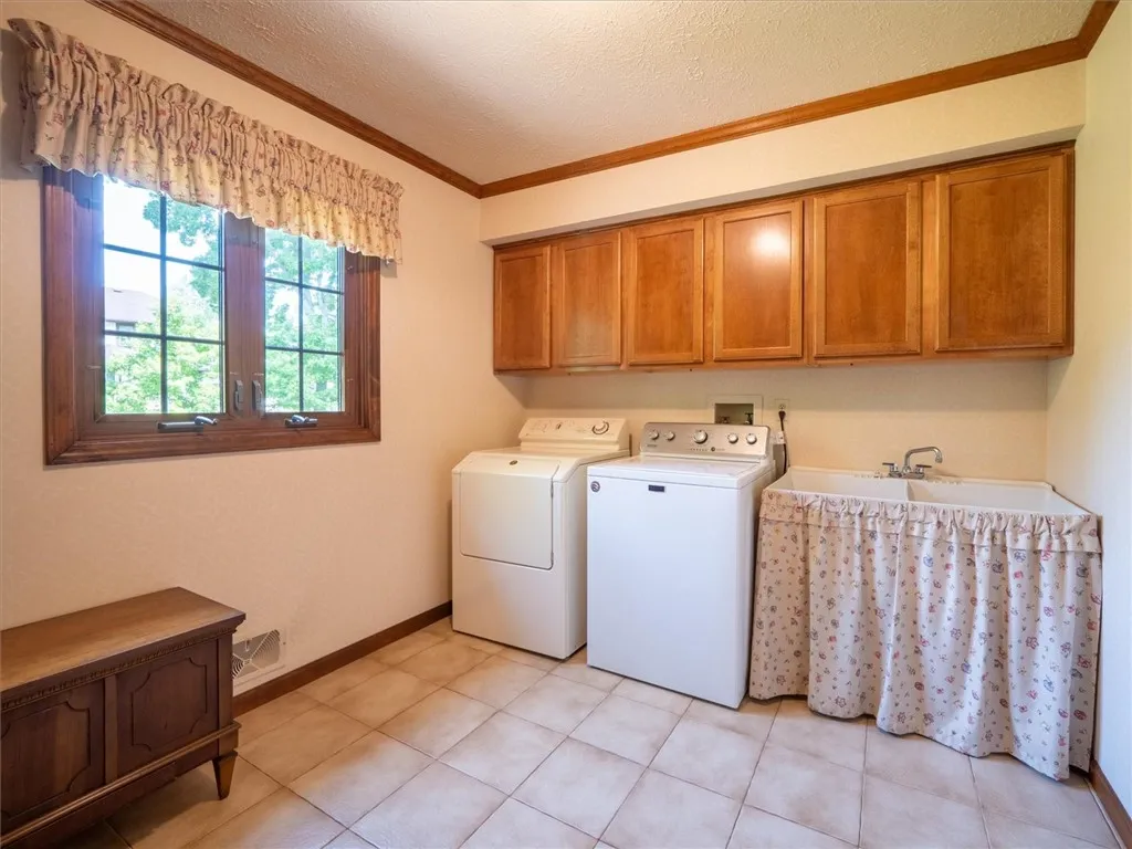 48 West Amy Lane, Greece, New York 14626, Greece, New York 14626, 4 Bedrooms Bedrooms, 8 Rooms Rooms,3 BathroomsBathrooms,Residential,Closed,48 West Amy Lane, Greece, New York 14626,0,R1611680