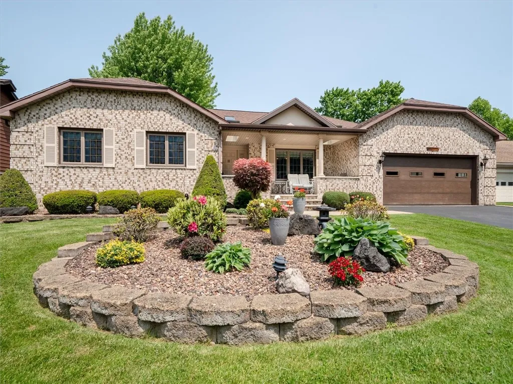 48 West Amy Lane, Greece, New York 14626, Greece, New York 14626, 4 Bedrooms Bedrooms, 8 Rooms Rooms,3 BathroomsBathrooms,Residential,Closed,48 West Amy Lane, Greece, New York 14626,0,R1611680