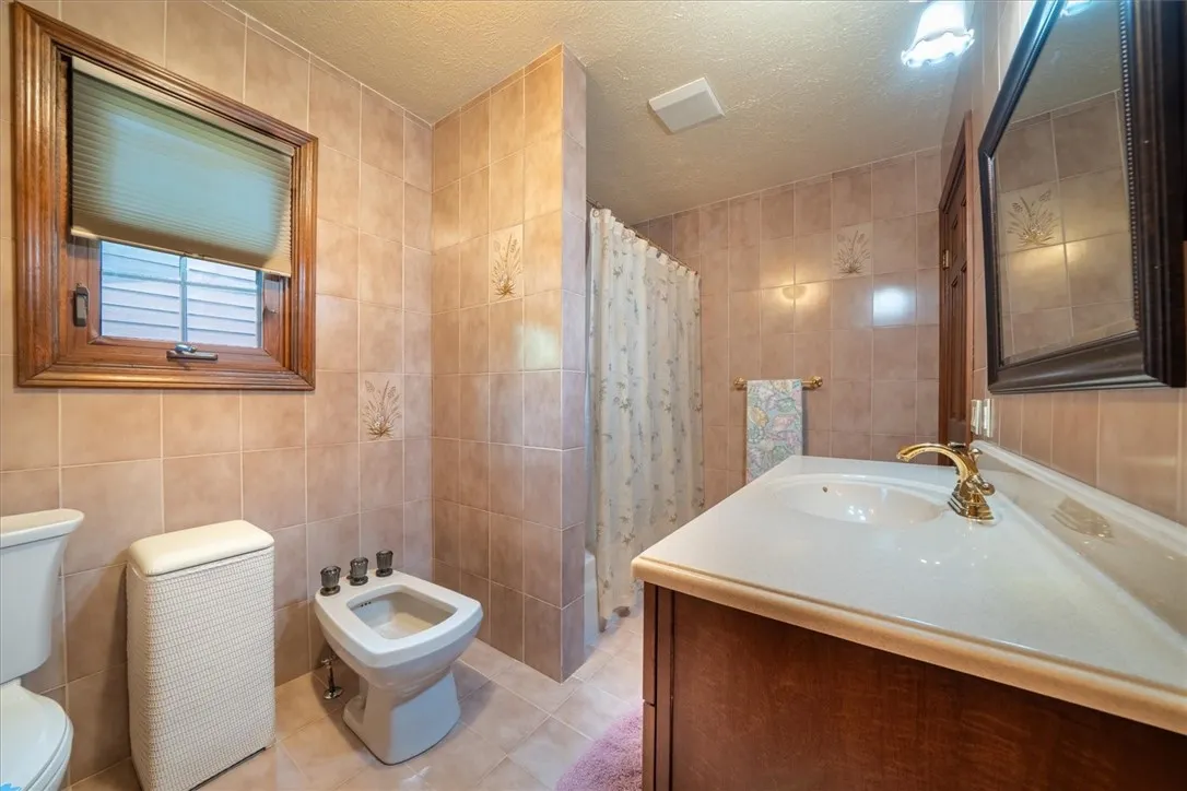 48 West Amy Lane, Greece, New York 14626, Greece, New York 14626, 4 Bedrooms Bedrooms, 8 Rooms Rooms,3 BathroomsBathrooms,Residential,Closed,48 West Amy Lane, Greece, New York 14626,0,R1611680