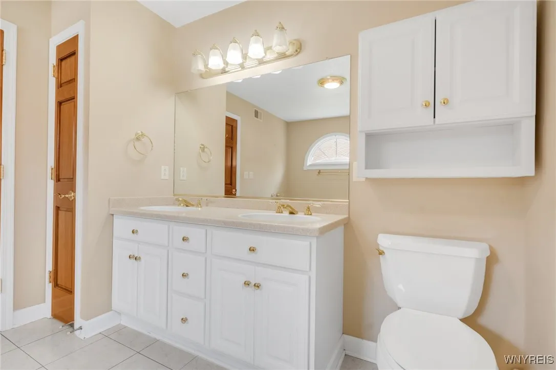 85 Alexander Way, Orchard Park, New York 14127, Orchard Park, New York 14127, 4 Bedrooms Bedrooms, 7 Rooms Rooms,2 BathroomsBathrooms,Residential,Closed,85 Alexander Way, Orchard Park, New York 14127,B1611409
