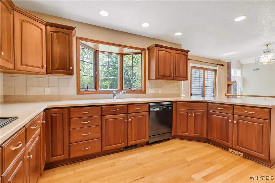 85 Alexander Way, Orchard Park, New York 14127, Orchard Park, New York 14127, 4 Bedrooms Bedrooms, 7 Rooms Rooms,2 BathroomsBathrooms,Residential,Closed,85 Alexander Way, Orchard Park, New York 14127,B1611409