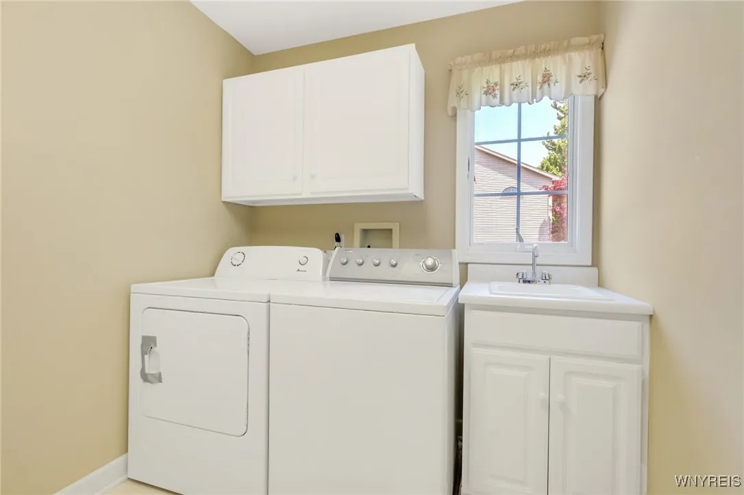 85 Alexander Way, Orchard Park, New York 14127, Orchard Park, New York 14127, 4 Bedrooms Bedrooms, 7 Rooms Rooms,2 BathroomsBathrooms,Residential,Closed,85 Alexander Way, Orchard Park, New York 14127,B1611409