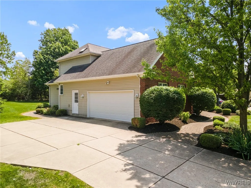 85 Alexander Way, Orchard Park, New York 14127, Orchard Park, New York 14127, 4 Bedrooms Bedrooms, 7 Rooms Rooms,2 BathroomsBathrooms,Residential,Closed,85 Alexander Way, Orchard Park, New York 14127,B1611409