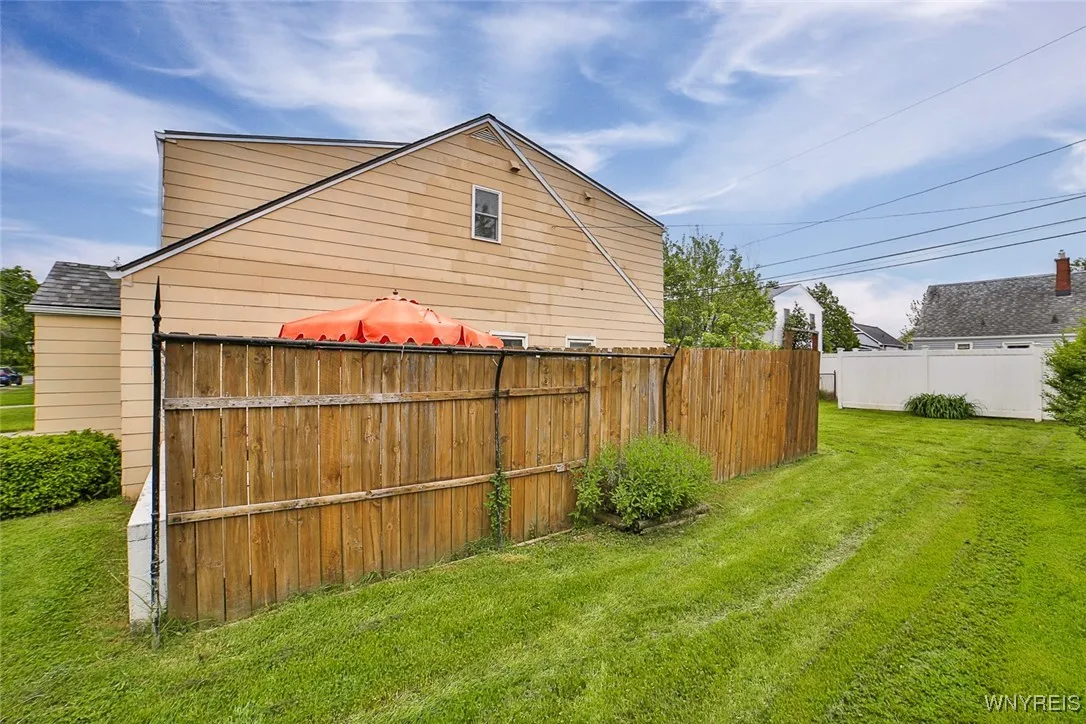 156 Hoover Avenue, Tonawanda-town, New York 14217, Tonawanda, New York 14217, 4 Bedrooms Bedrooms, ,2 BathroomsBathrooms,Residential,Closed,156 Hoover Avenue, Tonawanda-town, New York 14217,B1609755