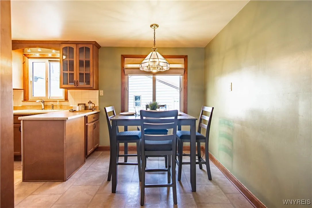 77 Karen Drive, Tonawanda-city, New York 14150, Tonawanda, New York 14150, 3 Bedrooms Bedrooms, 5 Rooms Rooms,1 BathroomBathrooms,Residential,Closed,77 Karen Drive, Tonawanda-city, New York 14150,B1611909