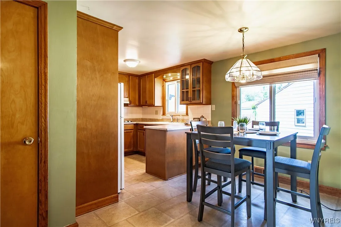 77 Karen Drive, Tonawanda-city, New York 14150, Tonawanda, New York 14150, 3 Bedrooms Bedrooms, 5 Rooms Rooms,1 BathroomBathrooms,Residential,Closed,77 Karen Drive, Tonawanda-city, New York 14150,B1611909