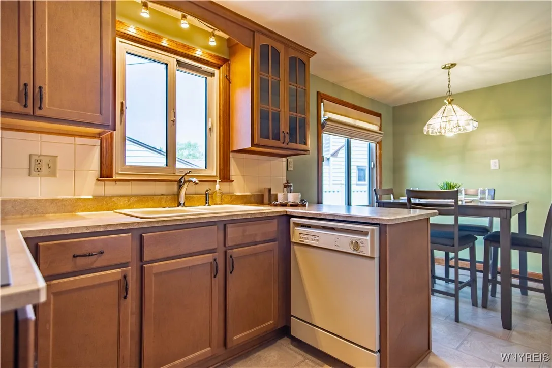 77 Karen Drive, Tonawanda-city, New York 14150, Tonawanda, New York 14150, 3 Bedrooms Bedrooms, 5 Rooms Rooms,1 BathroomBathrooms,Residential,Closed,77 Karen Drive, Tonawanda-city, New York 14150,B1611909