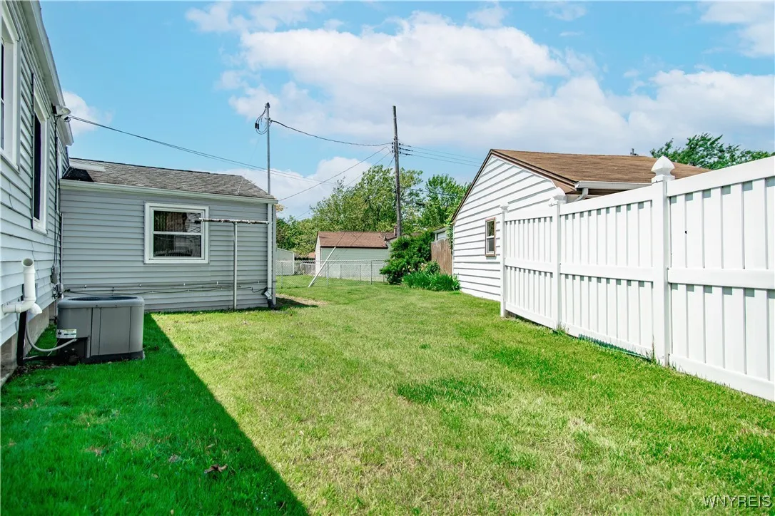 77 Karen Drive, Tonawanda-city, New York 14150, Tonawanda, New York 14150, 3 Bedrooms Bedrooms, 5 Rooms Rooms,1 BathroomBathrooms,Residential,Closed,77 Karen Drive, Tonawanda-city, New York 14150,B1611909
