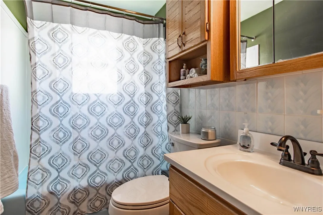 77 Karen Drive, Tonawanda-city, New York 14150, Tonawanda, New York 14150, 3 Bedrooms Bedrooms, 5 Rooms Rooms,1 BathroomBathrooms,Residential,Closed,77 Karen Drive, Tonawanda-city, New York 14150,B1611909