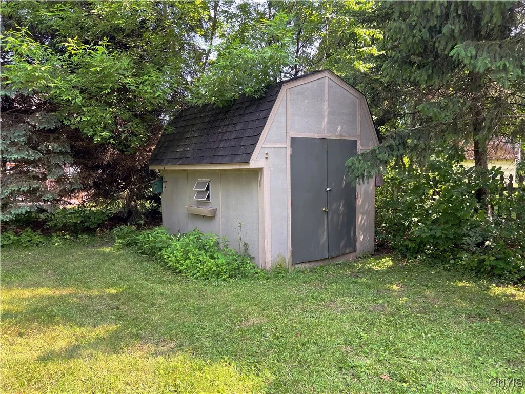 119 1/2 Dewey Avenue, Dewitt, New York 13066, De Witt, New York 13066, 3 Bedrooms Bedrooms, 9 Rooms Rooms,1 BathroomBathrooms,Residential,Closed,119 1/2 Dewey Avenue, Dewitt, New York 13066,S1611863