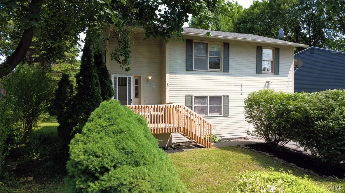 119 1/2 Dewey Avenue, Dewitt, New York 13066, De Witt, New York 13066, 3 Bedrooms Bedrooms, 9 Rooms Rooms,1 BathroomBathrooms,Residential,Closed,119 1/2 Dewey Avenue, Dewitt, New York 13066,S1611863
