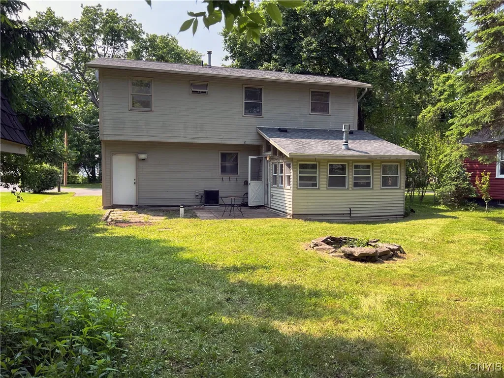 119 1/2 Dewey Avenue, Dewitt, New York 13066, De Witt, New York 13066, 3 Bedrooms Bedrooms, 9 Rooms Rooms,1 BathroomBathrooms,Residential,Closed,119 1/2 Dewey Avenue, Dewitt, New York 13066,S1611863