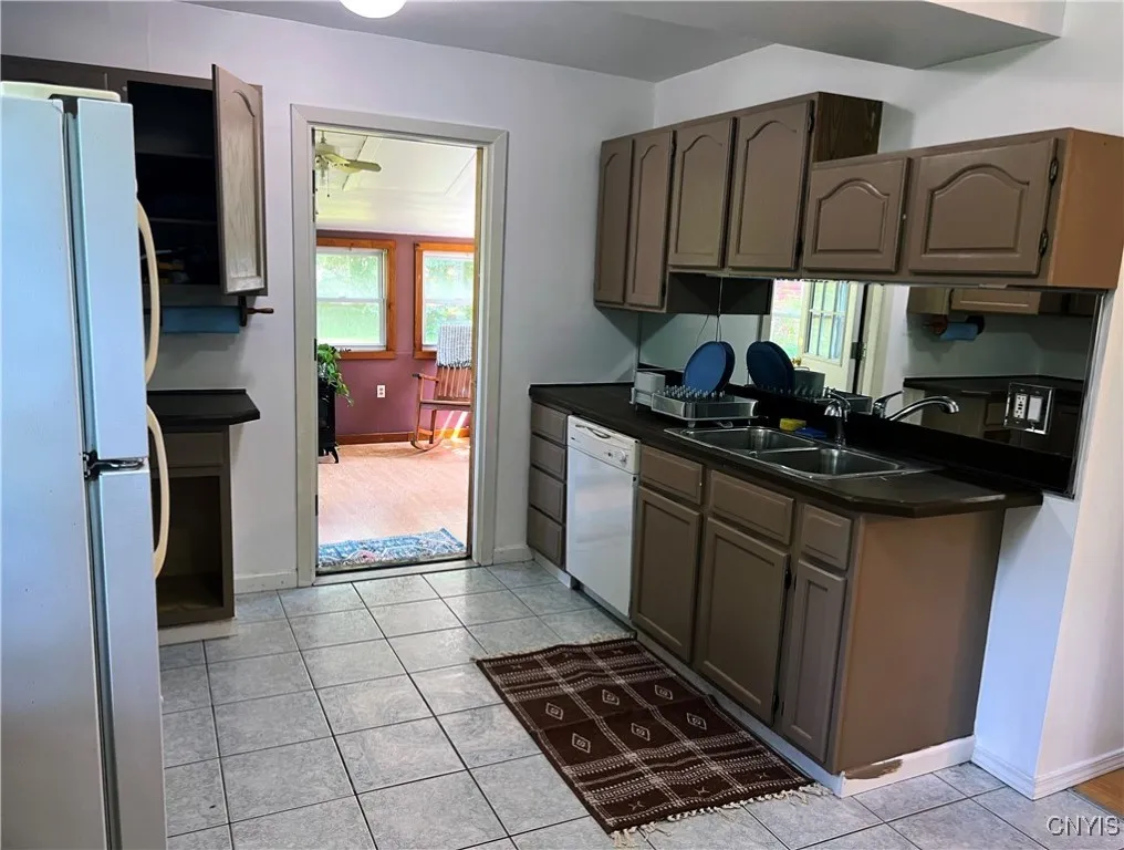 119 1/2 Dewey Avenue, Dewitt, New York 13066, De Witt, New York 13066, 3 Bedrooms Bedrooms, 9 Rooms Rooms,1 BathroomBathrooms,Residential,Closed,119 1/2 Dewey Avenue, Dewitt, New York 13066,S1611863