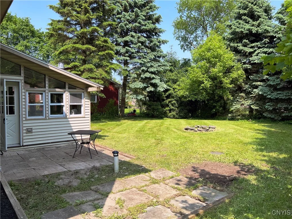 119 1/2 Dewey Avenue, Dewitt, New York 13066, De Witt, New York 13066, 3 Bedrooms Bedrooms, 9 Rooms Rooms,1 BathroomBathrooms,Residential,Closed,119 1/2 Dewey Avenue, Dewitt, New York 13066,S1611863