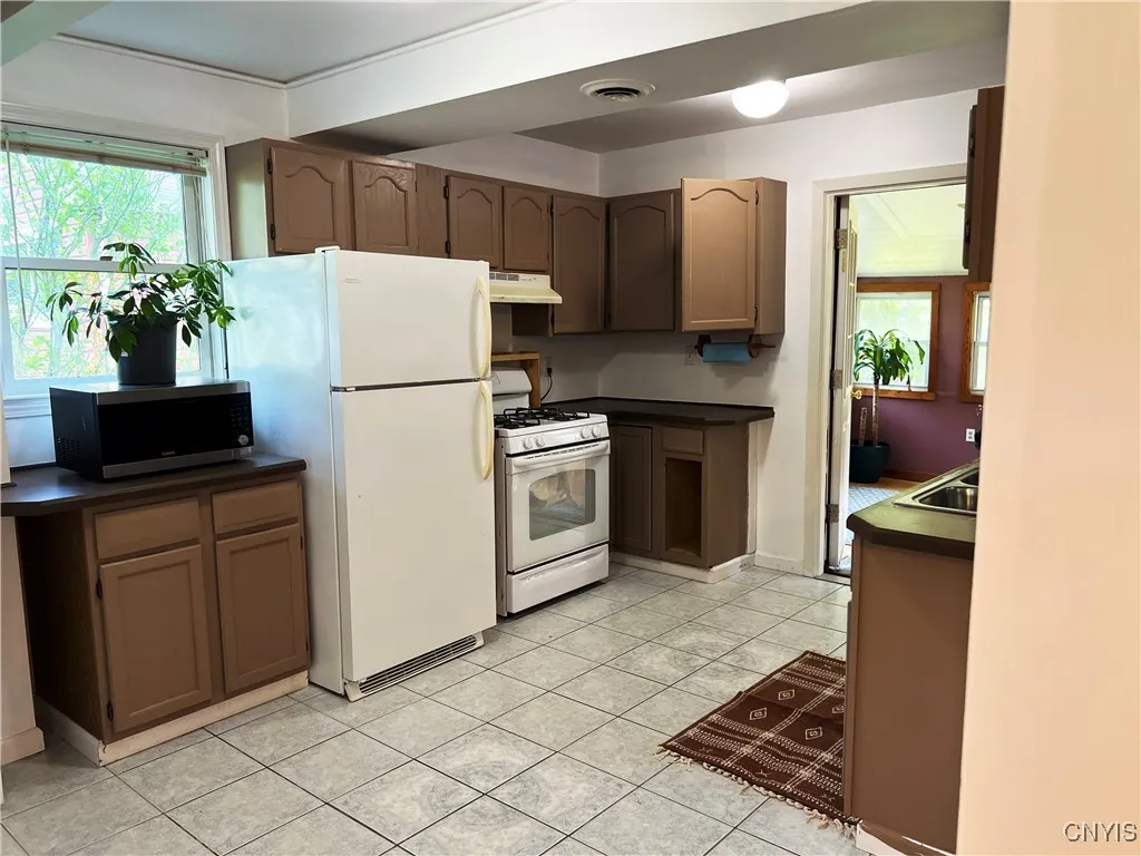 119 1/2 Dewey Avenue, Dewitt, New York 13066, De Witt, New York 13066, 3 Bedrooms Bedrooms, 9 Rooms Rooms,1 BathroomBathrooms,Residential,Closed,119 1/2 Dewey Avenue, Dewitt, New York 13066,S1611863