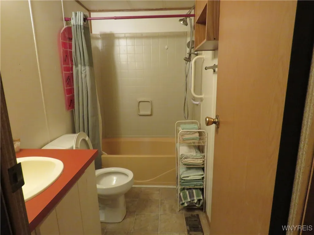 1042 Wish Circle Road, Marilla, New York 14052, Marilla, New York 14052, 2 Bedrooms Bedrooms, 7 Rooms Rooms,2 BathroomsBathrooms,Residential,For Sale,1042 Wish Circle Road, Marilla, New York 14052,B1611023