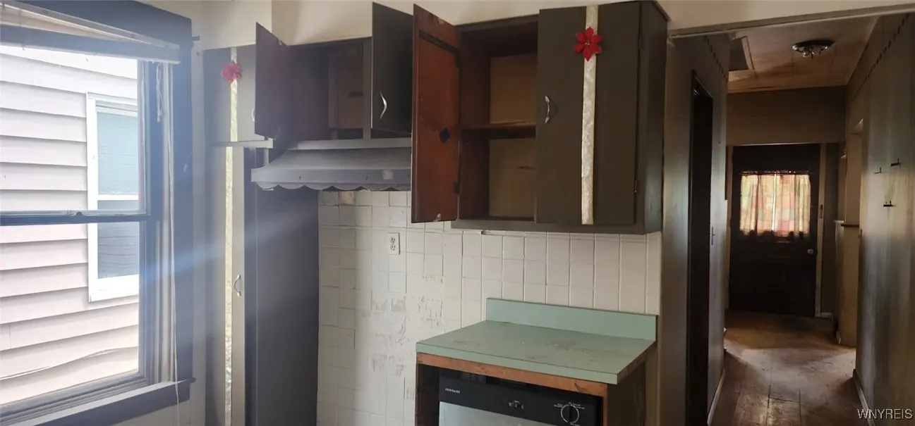 208 Lockwood Avenue, Buffalo, New York 14220, Buffalo, New York 14220, 4 Bedrooms Bedrooms, 10 Rooms Rooms,1 BathroomBathrooms,Residential,Closed,208 Lockwood Avenue, Buffalo, New York 14220,B1611891