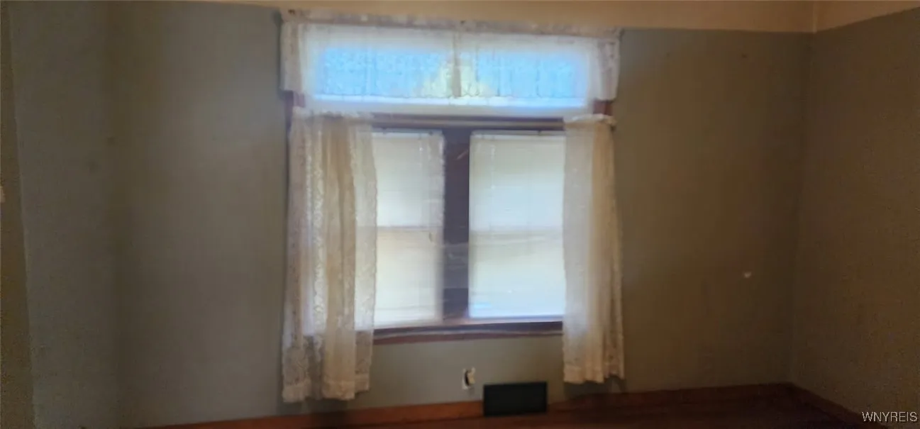208 Lockwood Avenue, Buffalo, New York 14220, Buffalo, New York 14220, 4 Bedrooms Bedrooms, 10 Rooms Rooms,1 BathroomBathrooms,Residential,Closed,208 Lockwood Avenue, Buffalo, New York 14220,B1611891