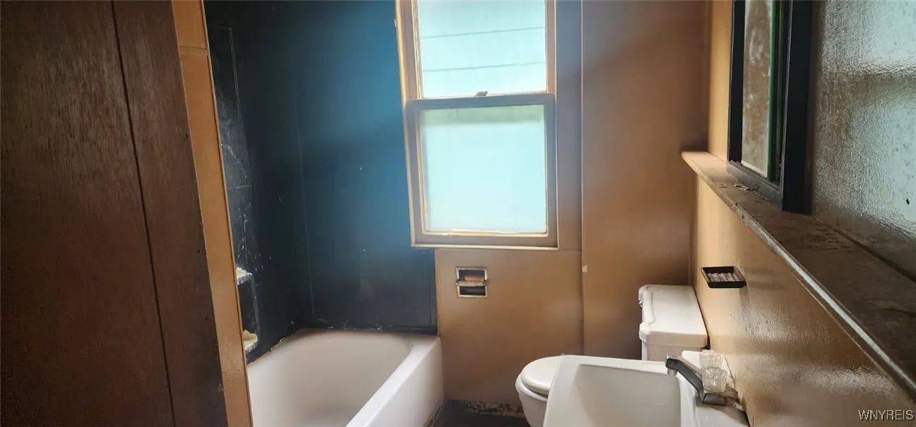 208 Lockwood Avenue, Buffalo, New York 14220, Buffalo, New York 14220, 4 Bedrooms Bedrooms, 10 Rooms Rooms,1 BathroomBathrooms,Residential,Closed,208 Lockwood Avenue, Buffalo, New York 14220,B1611891