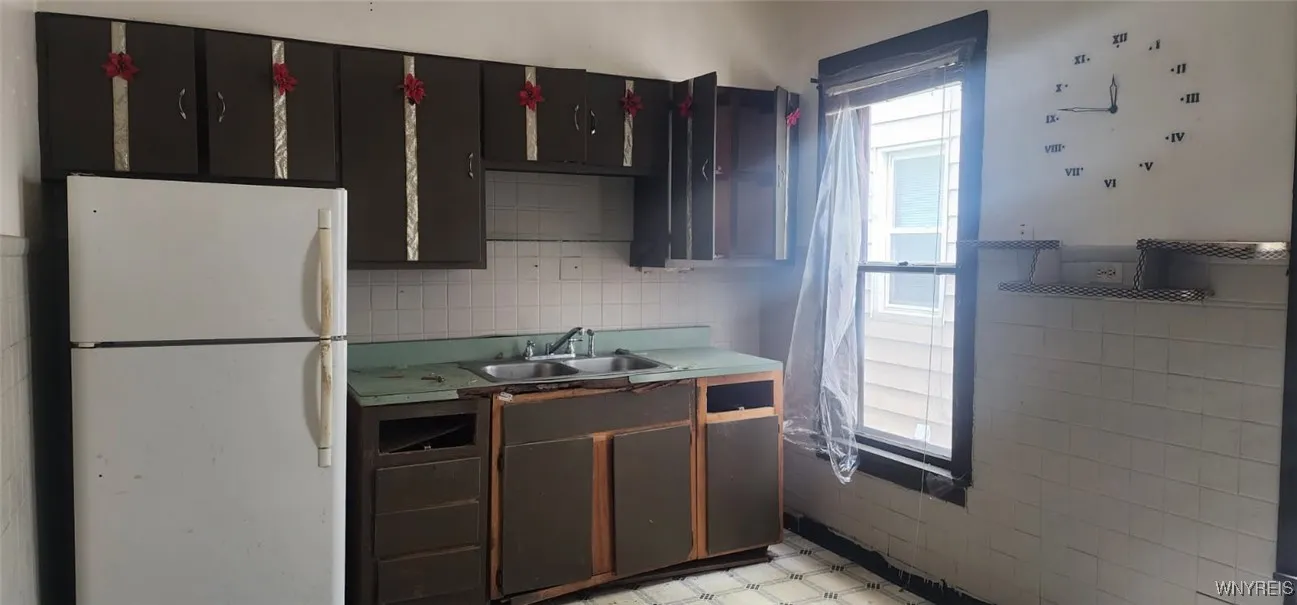 208 Lockwood Avenue, Buffalo, New York 14220, Buffalo, New York 14220, 4 Bedrooms Bedrooms, 10 Rooms Rooms,1 BathroomBathrooms,Residential,Closed,208 Lockwood Avenue, Buffalo, New York 14220,B1611891