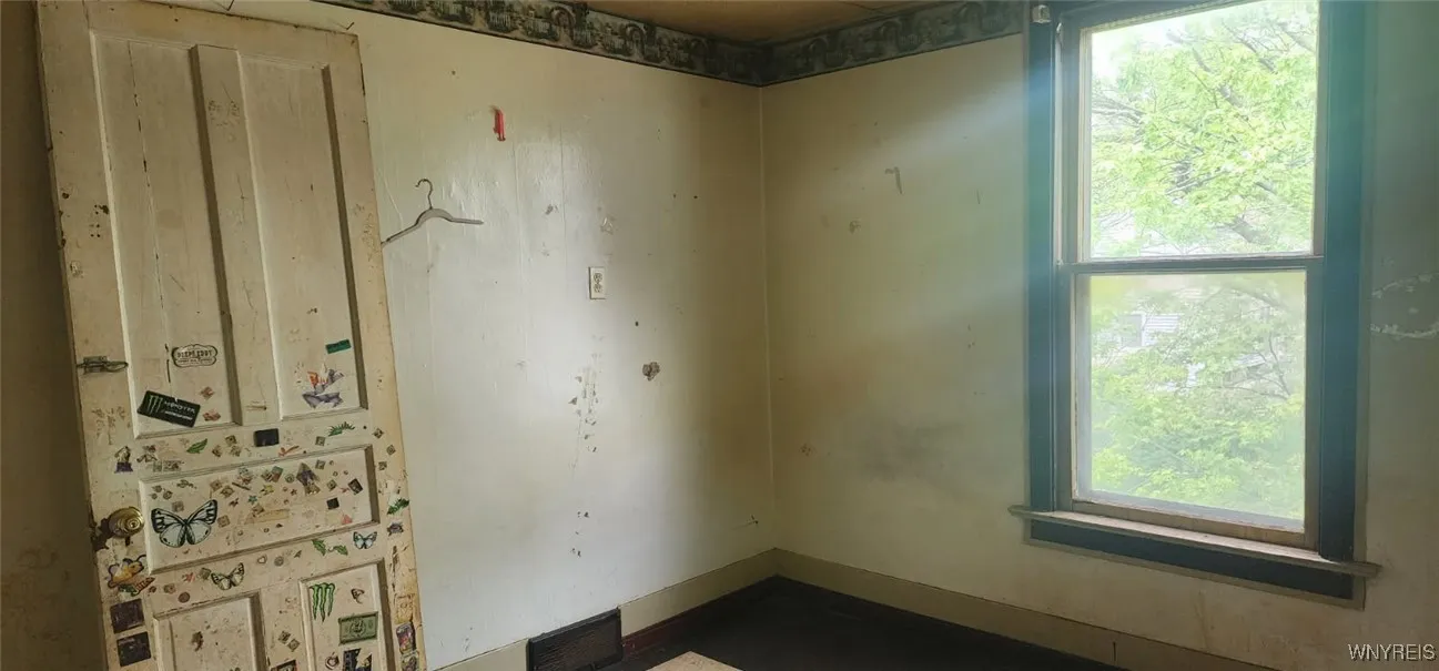 208 Lockwood Avenue, Buffalo, New York 14220, Buffalo, New York 14220, 4 Bedrooms Bedrooms, 10 Rooms Rooms,1 BathroomBathrooms,Residential,Closed,208 Lockwood Avenue, Buffalo, New York 14220,B1611891