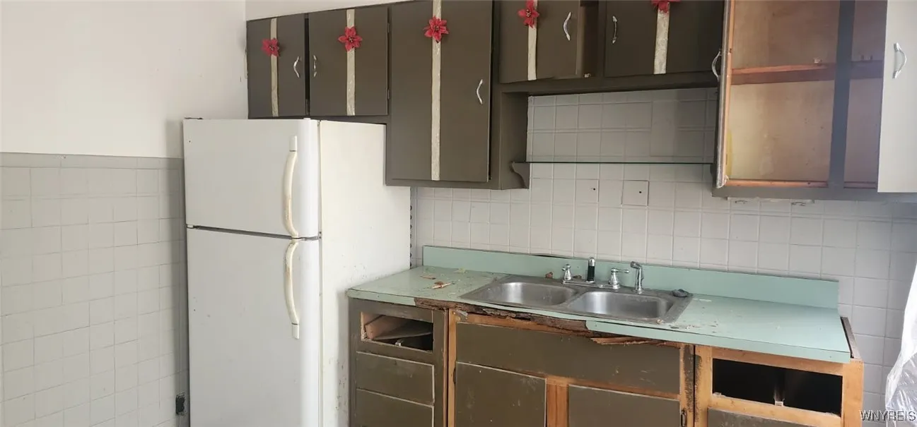 208 Lockwood Avenue, Buffalo, New York 14220, Buffalo, New York 14220, 4 Bedrooms Bedrooms, 10 Rooms Rooms,1 BathroomBathrooms,Residential,Closed,208 Lockwood Avenue, Buffalo, New York 14220,B1611891