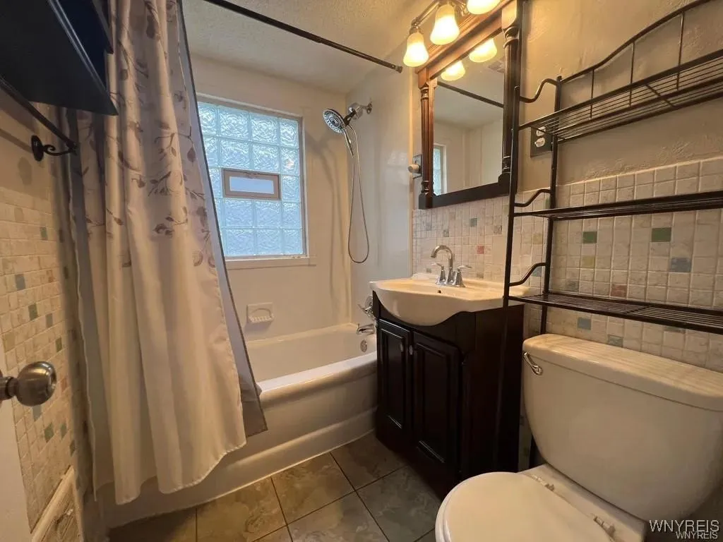 103 Kimberly Avenue, Buffalo, New York 14220, Buffalo, New York 14220, 4 Bedrooms Bedrooms, ,2 BathroomsBathrooms,Residential,Closed,103 Kimberly Avenue, Buffalo, New York 14220,B1612011