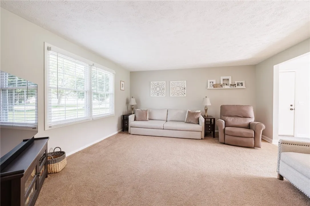 343 Squire Dale Lane, Greece, New York 14612, Greece, New York 14612, 3 Bedrooms Bedrooms, 7 Rooms Rooms,1 BathroomBathrooms,Residential,Closed,343 Squire Dale Lane, Greece, New York 14612,R1612026