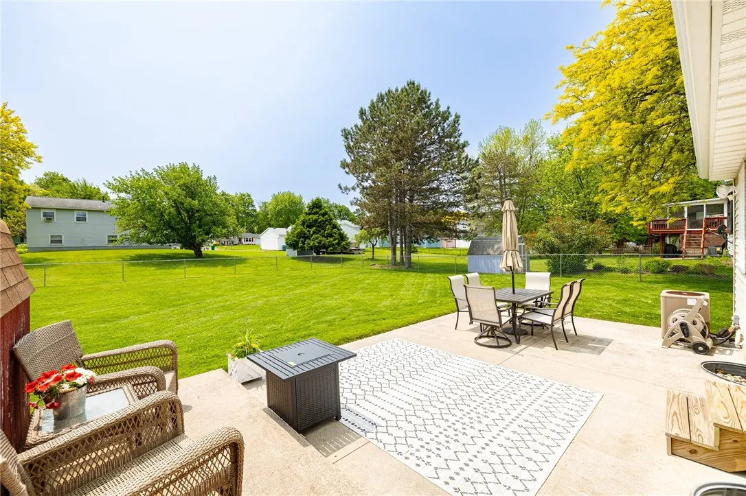 343 Squire Dale Lane, Greece, New York 14612, Greece, New York 14612, 3 Bedrooms Bedrooms, 7 Rooms Rooms,1 BathroomBathrooms,Residential,Closed,343 Squire Dale Lane, Greece, New York 14612,R1612026