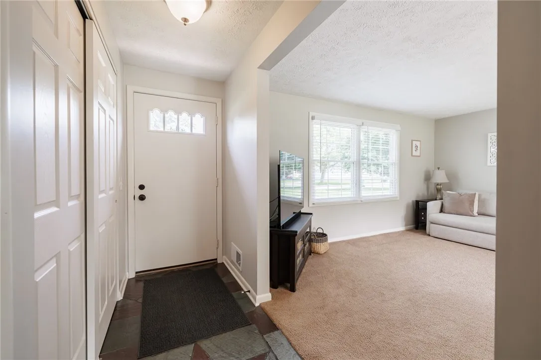 343 Squire Dale Lane, Greece, New York 14612, Greece, New York 14612, 3 Bedrooms Bedrooms, 7 Rooms Rooms,1 BathroomBathrooms,Residential,Closed,343 Squire Dale Lane, Greece, New York 14612,R1612026