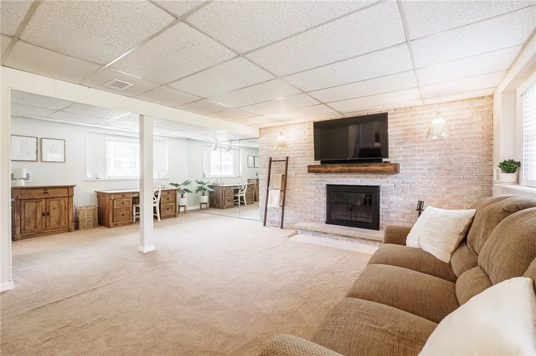343 Squire Dale Lane, Greece, New York 14612, Greece, New York 14612, 3 Bedrooms Bedrooms, 7 Rooms Rooms,1 BathroomBathrooms,Residential,Closed,343 Squire Dale Lane, Greece, New York 14612,R1612026
