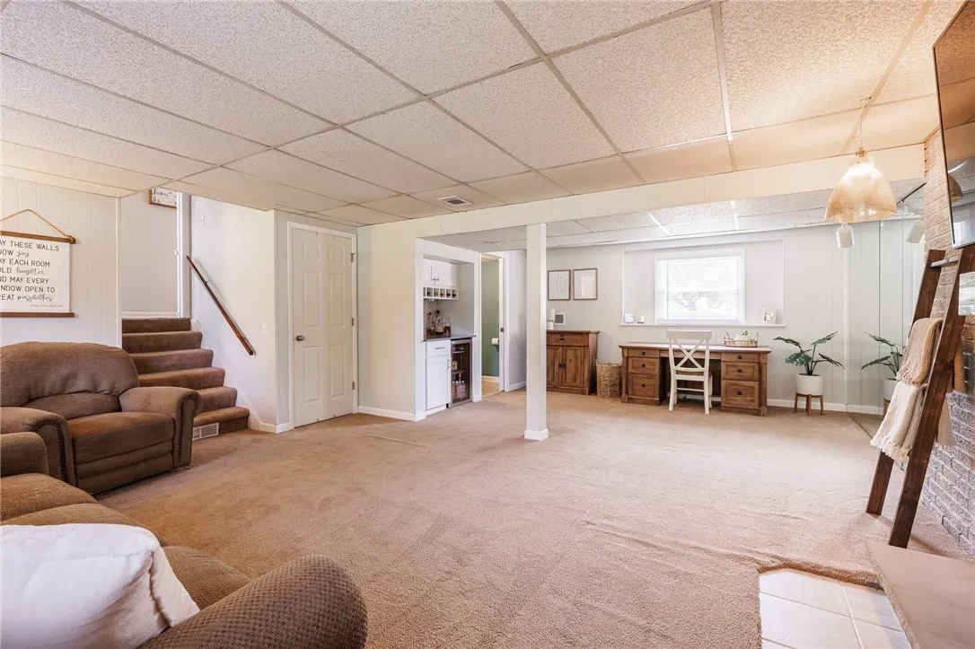 343 Squire Dale Lane, Greece, New York 14612, Greece, New York 14612, 3 Bedrooms Bedrooms, 7 Rooms Rooms,1 BathroomBathrooms,Residential,Closed,343 Squire Dale Lane, Greece, New York 14612,R1612026