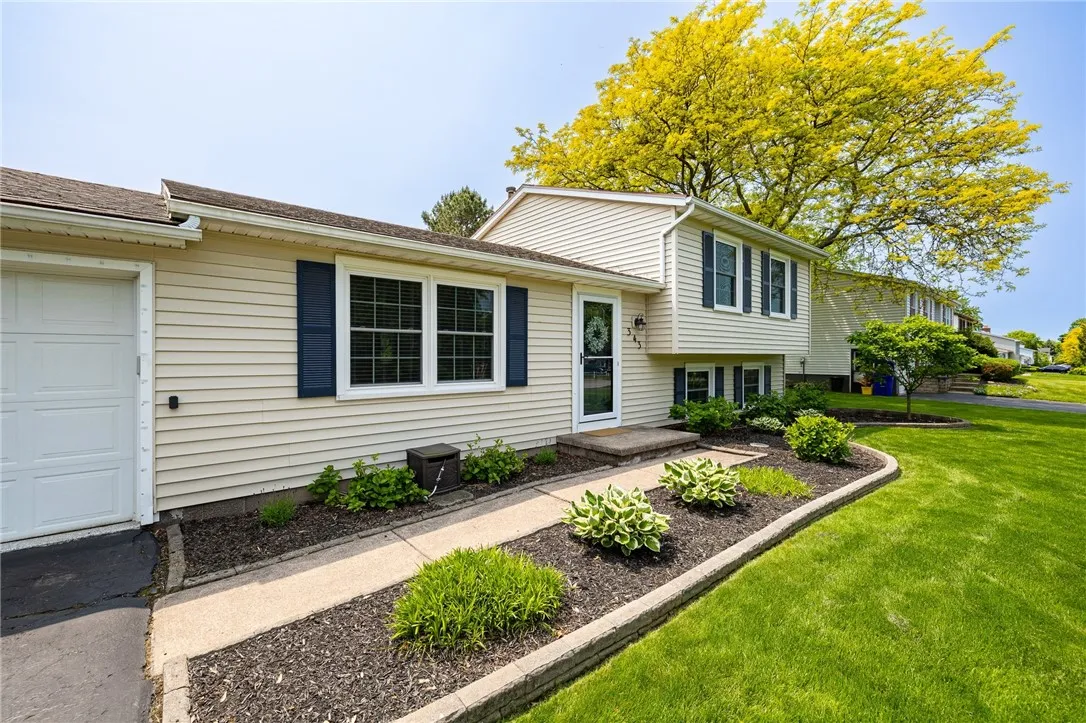 343 Squire Dale Lane, Greece, New York 14612, Greece, New York 14612, 3 Bedrooms Bedrooms, 7 Rooms Rooms,1 BathroomBathrooms,Residential,Closed,343 Squire Dale Lane, Greece, New York 14612,R1612026
