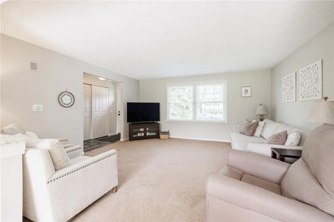 343 Squire Dale Lane, Greece, New York 14612, Greece, New York 14612, 3 Bedrooms Bedrooms, 7 Rooms Rooms,1 BathroomBathrooms,Residential,Closed,343 Squire Dale Lane, Greece, New York 14612,R1612026