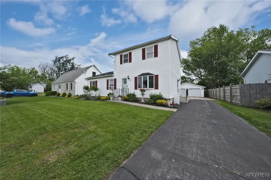 283 Summit Avenue, West Seneca, New York 14224, West Seneca, New York 14224, 4 Bedrooms Bedrooms, 8 Rooms Rooms,2 BathroomsBathrooms,Residential,Closed,283 Summit Avenue, West Seneca, New York 14224,0,B1609337