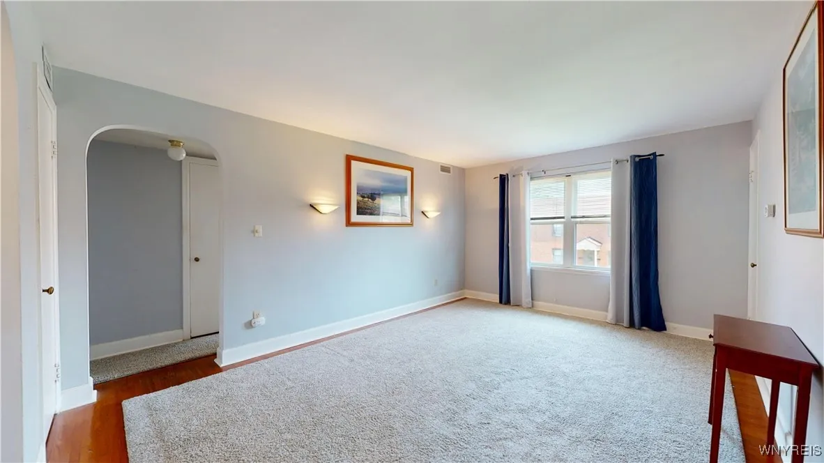        Plenty of natural light